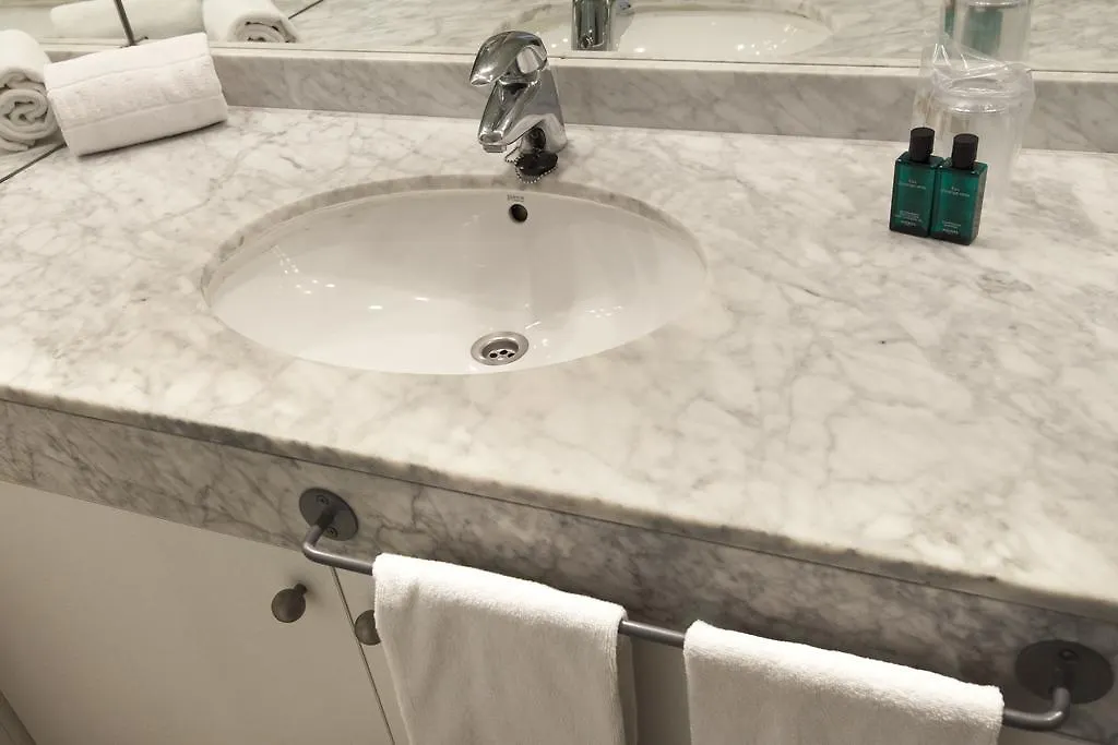 Splendom Suites Pau Claris Barcelona Aparthotel