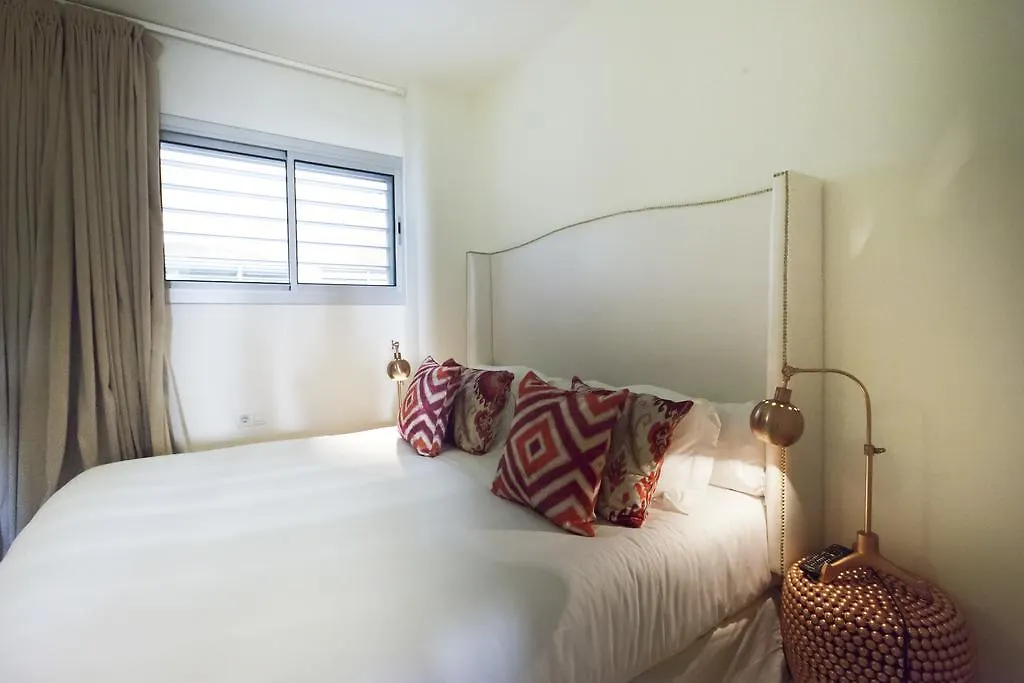 Splendom Suites Pau Claris Barcelona 4*,
