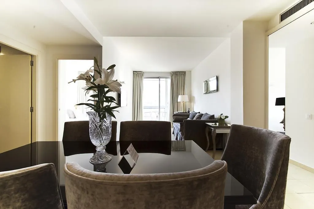 Splendom Suites Pau Claris Barcelona 4*,